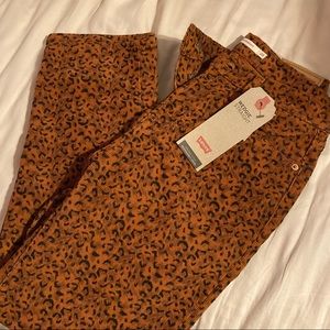 Nwt Levi wedgie straight cheetah pants